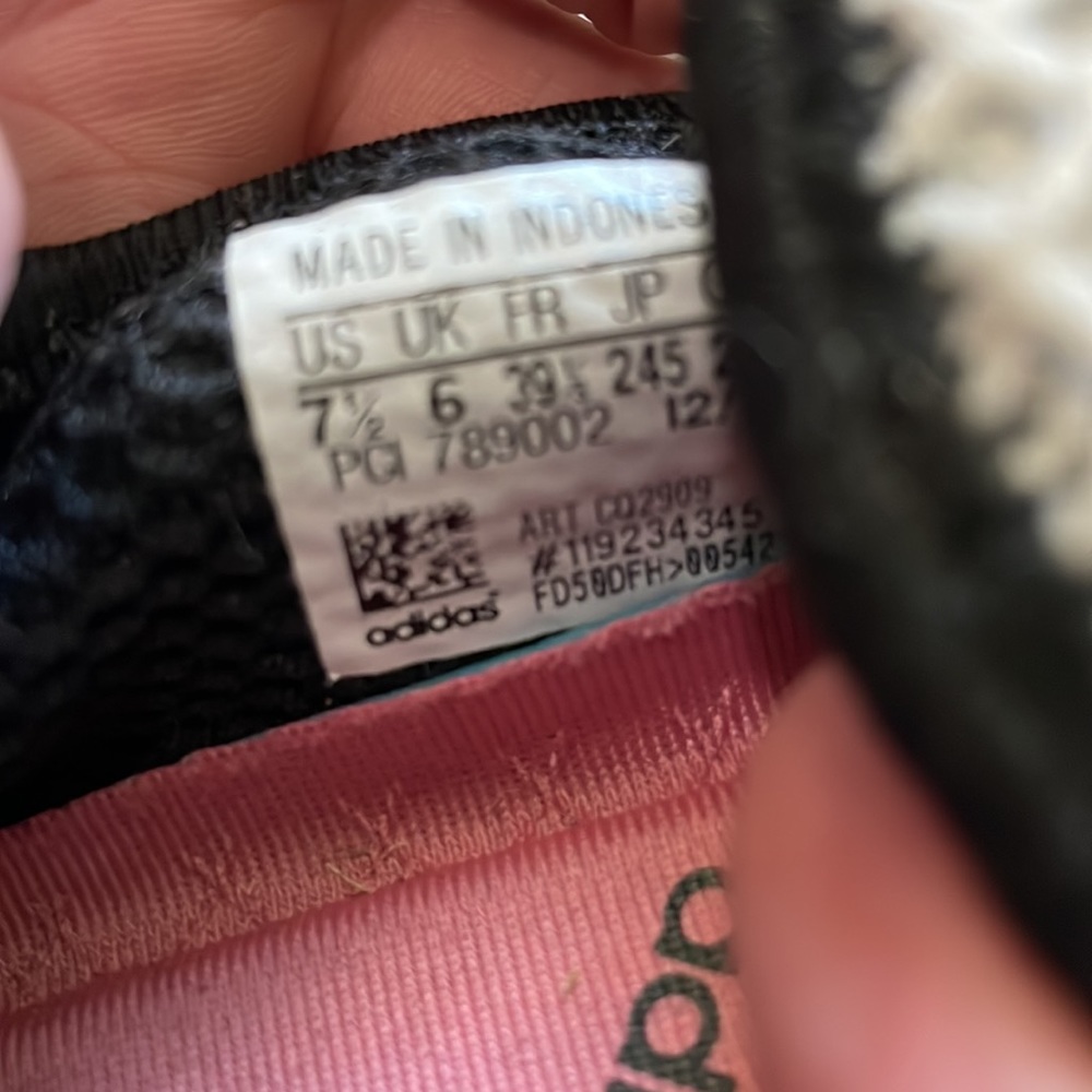 Adidas - Picture 2 of 4